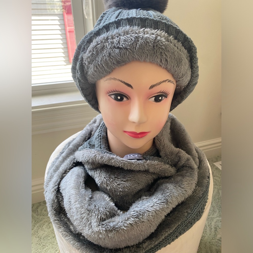 UGG Grey Hat, Infinity Scarf & Glove Set - Picture 2 of 2